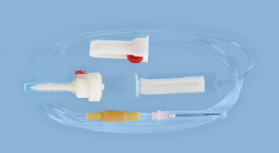 Система для вливаний гемотрансфузионная для крови с пластиковой иглой — 20 шт/уп купить оптом в Чебоксарах